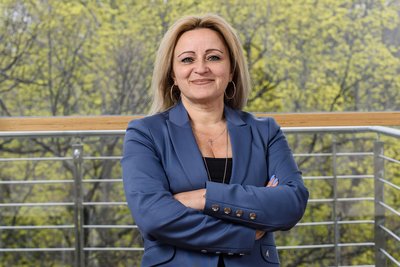 Cristina Della Sala-Möhrlein Portrait von Frau Cristina Della Salla-Möhrlein, Klinikmanagerin und Prokuristin der DR. ERLER KLINIKEN.