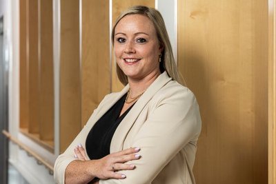 Kathrin Waiblinger Portrait von Frau Kathrin Waiblinger, Mitarbeiterin des Zentralen Bettenmanagements in den DR. ERLER KLINIKEN.