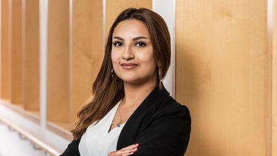 Amanda Singh Portrait von Frau Amanda Singh, Assistentin der Geschäftsführung in den DR. ERLER KLINIKEN.