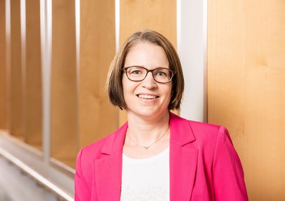 Diana Ringler Portrait von Frau Diana Ringler, Leitung Kostenrechnung & kaufmännisches Controlling in den DR. ERLER KLINIKEN.