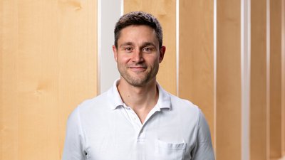 Dr. med. Florian Kraus-Bader Portrait von Herrn Dr. med. Florian Kraus-Bader, Oberarzt der Klinik für Unfallchirurgie in den DR. ERLER KLINIKEN.