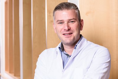 Dr. med. Wolfgang Premm Portrait von Herrn Dr. med. Wolfgang Premm, Chefarzt der Anästhesie & Intensivmedizin in den DR. ERLER KLINIKEN.