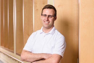 Dr. med. Philipp Kutz Portrait von Herrn Dr. med. Philipp Kutz, Chefarzt der Anästhesie & Intensivmedizin in den DR. ERLER KLINIKEN.