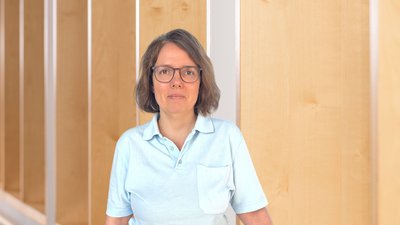 Anne Simon Portrait von Frau Anne Simon, Teamleitung Ergotherapie in den DR. ERLER KLINIKEN.
