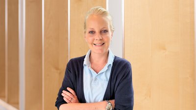 Christine Riedl Portrait von Frau Christine Riedl, Leitung der administrativen Patientenaufnahme in den DR. ERLER KLINIKEN.
