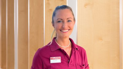 Jessica Schneider Portrait von Frau Jessica Schneider, Physiotherapeutin der DR. ERLER REHA.